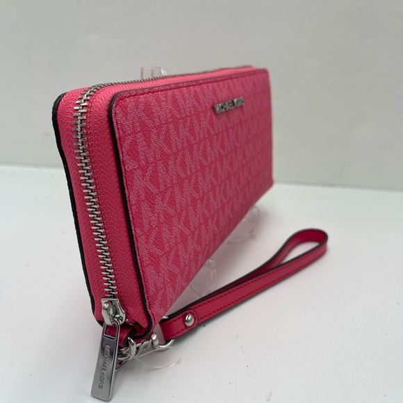 MICHAEL KORS Jet Set Large Signature Logo Continental Wallet Wristlet Phone NWT - Picture 4 of 16